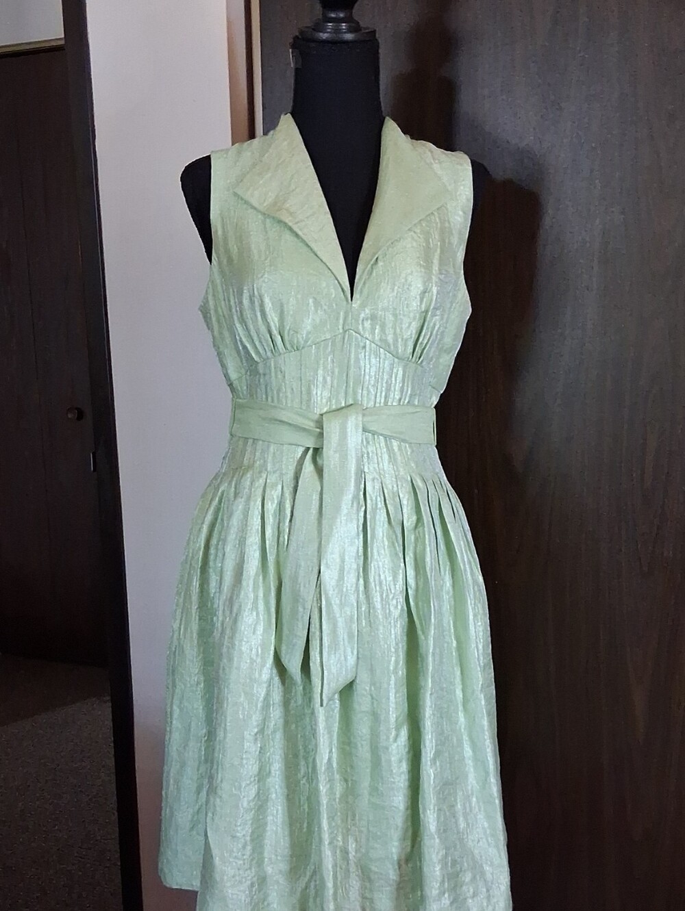 Maggy London Light Green Sleeveless Midi Dress with Self-Tie Waist